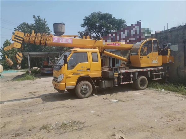 2019年8月份车.济宁四通8吨吊车，国五排放