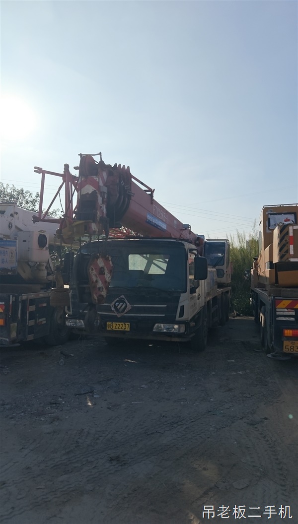 出售2014年雷萨25吨5节臂一台深圳牌，一台青岛牌车在佛山