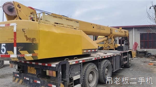 徐工20b.5    13年10月，保险同步，车况没问题，到家就干活上下车都带空调